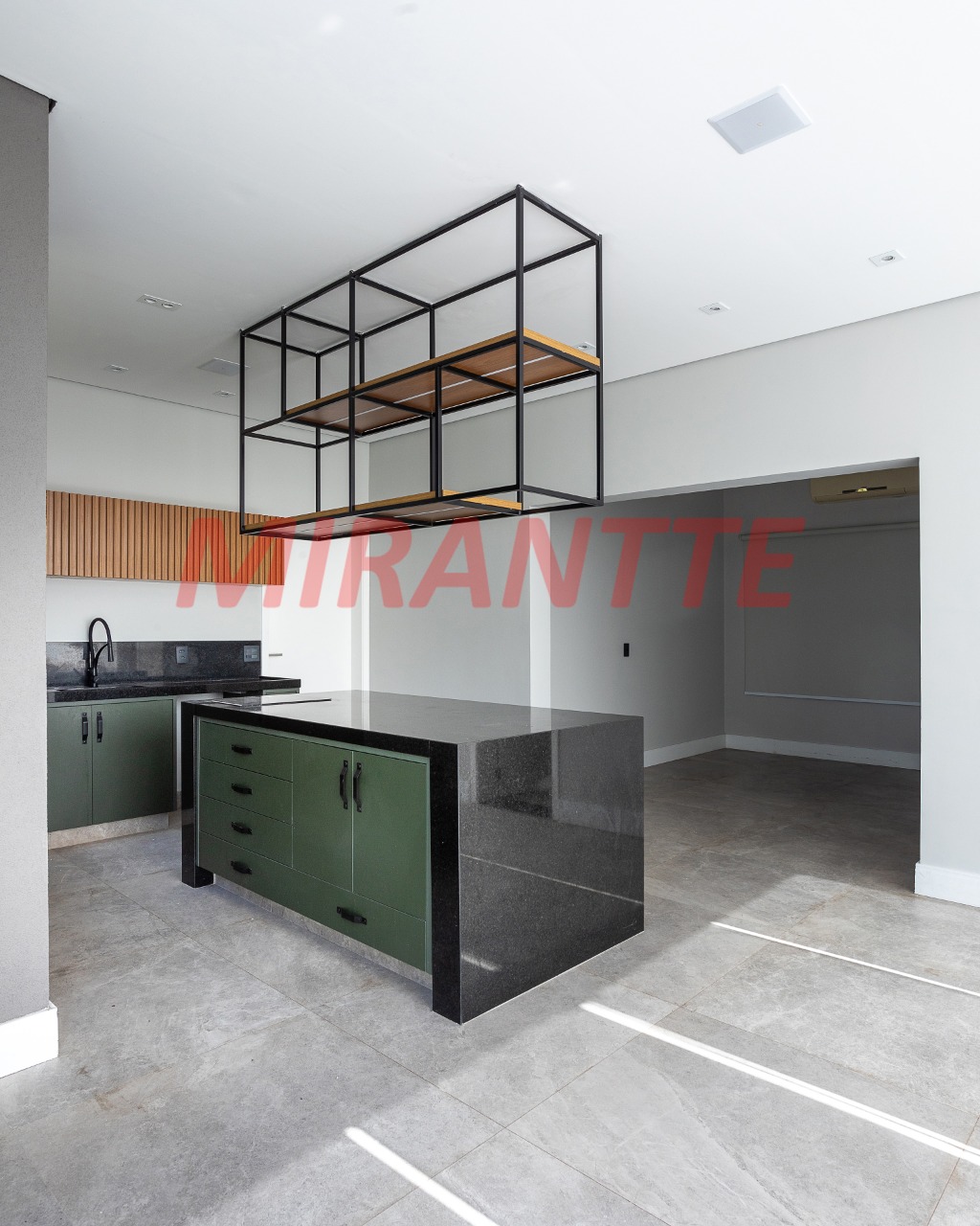 Cond. fechado de 340m² com 3 quartos em Engordadouro