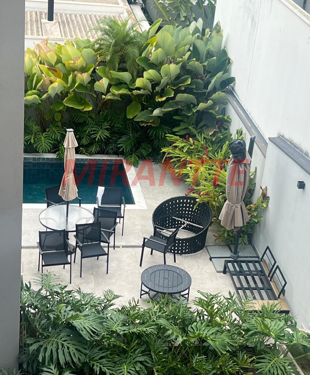 Cond. fechado de 340m² com 3 quartos em Engordadouro