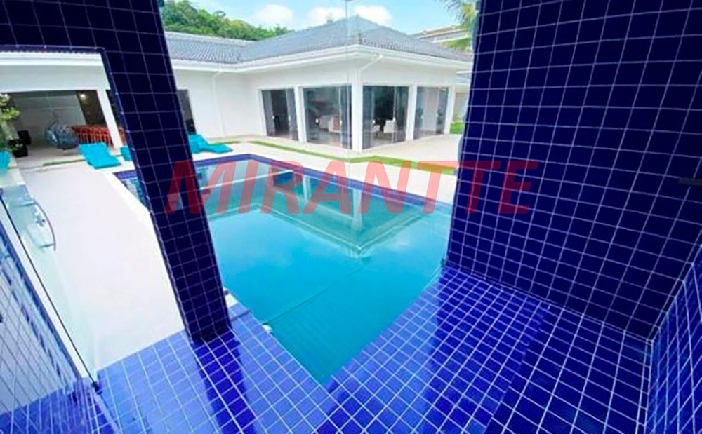 Cond. fechado de 420m² com 6 quartos em Jardim Acapulco