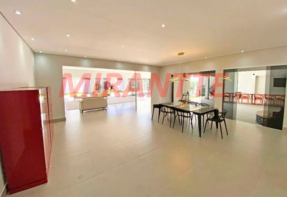 Cond. fechado de 420m² com 6 quartos em Jardim Acapulco