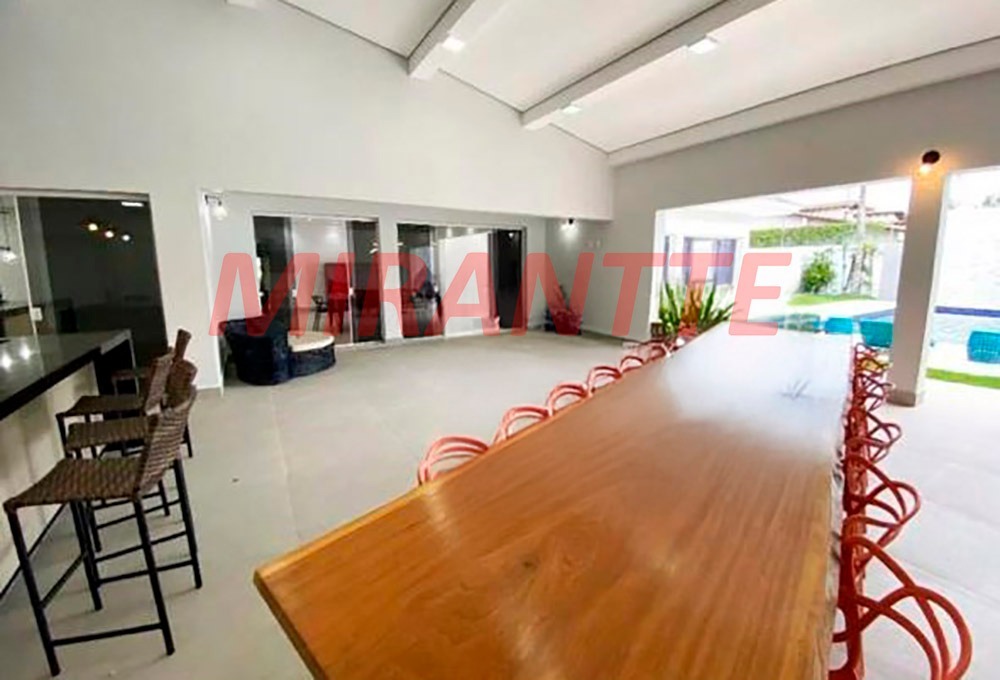Cond. fechado de 420m² com 6 quartos em Jardim Acapulco