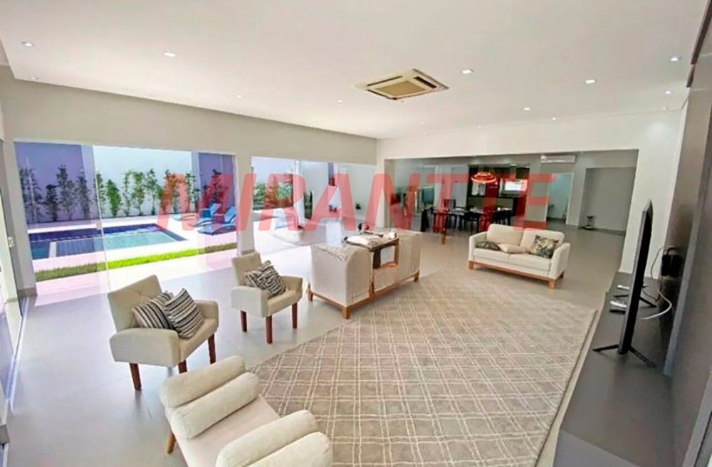 Cond. fechado de 420m² com 6 quartos em Jardim Acapulco