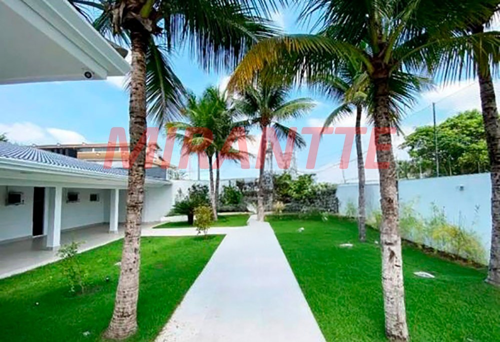 Cond. fechado de 420m² com 6 quartos em Jardim Acapulco