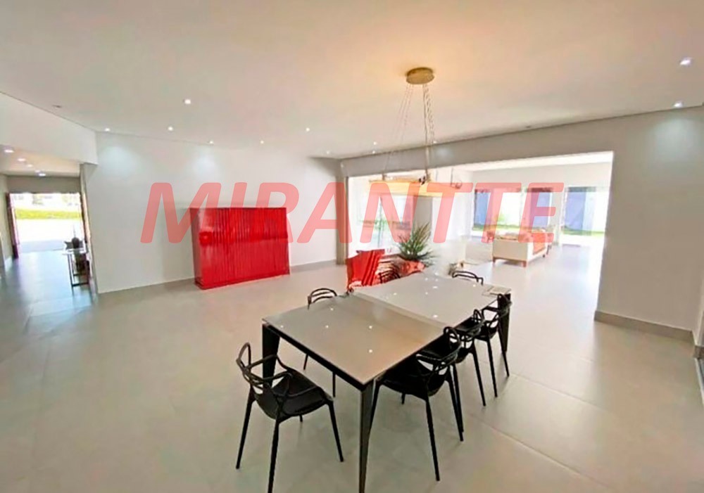 Cond. fechado de 420m² com 6 quartos em Jardim Acapulco