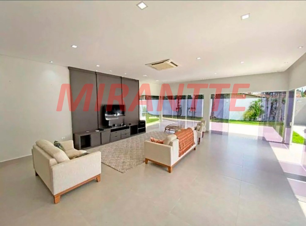 Cond. fechado de 420m² com 6 quartos em Jardim Acapulco