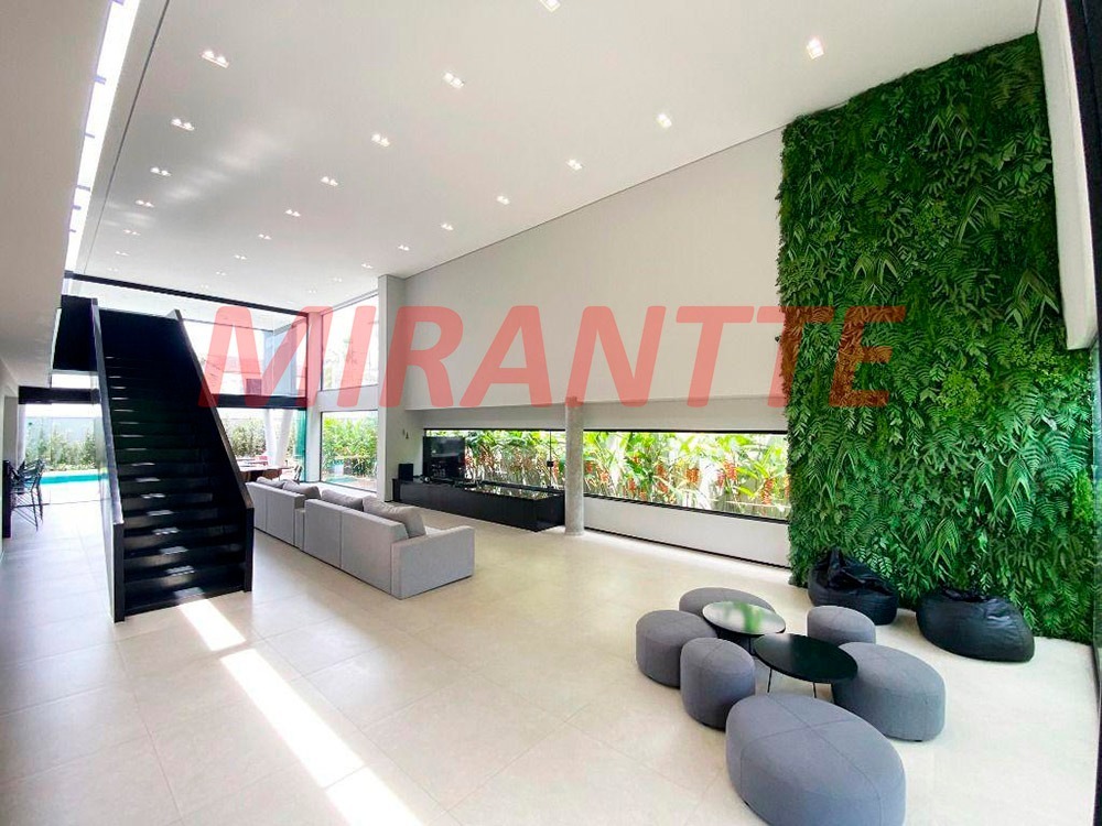Cond. fechado de 398m² com 5 quartos em Jardim Acapulco