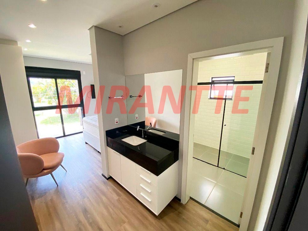 Cond. fechado de 398m² com 5 quartos em Jardim Acapulco
