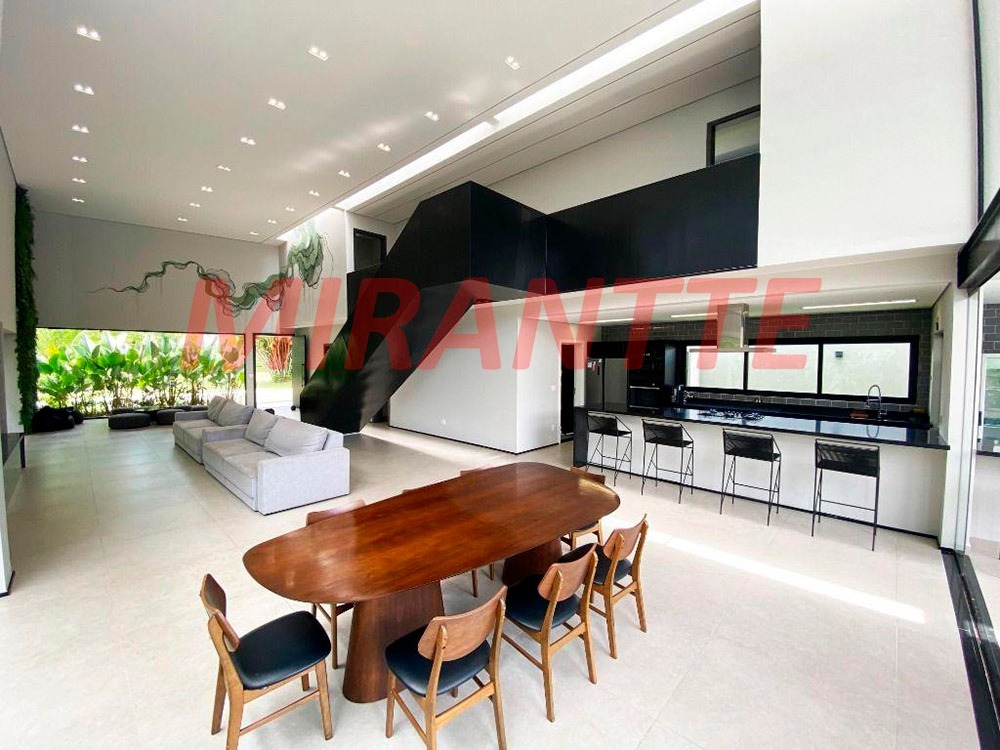 Cond. fechado de 398m² com 5 quartos em Jardim Acapulco