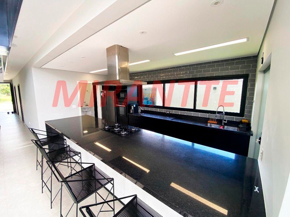 Cond. fechado de 398m² com 5 quartos em Jardim Acapulco