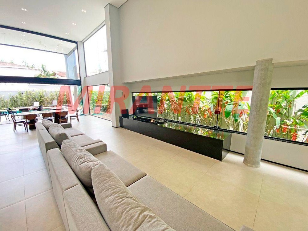 Cond. fechado de 398m² com 5 quartos em Jardim Acapulco