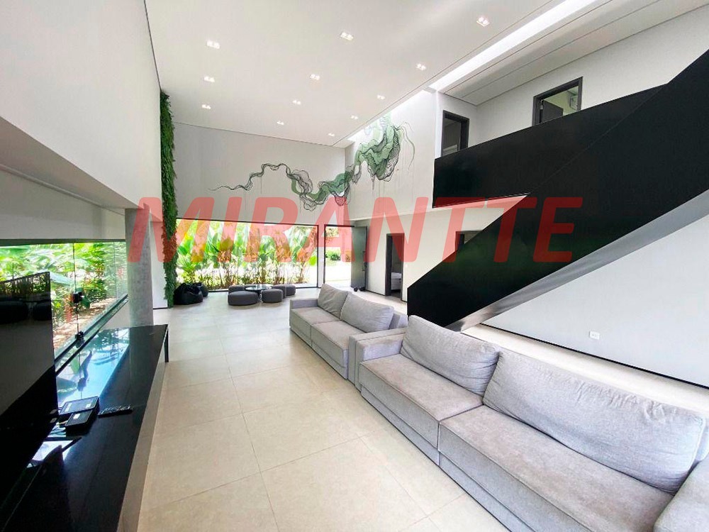 Cond. fechado de 398m² com 5 quartos em Jardim Acapulco