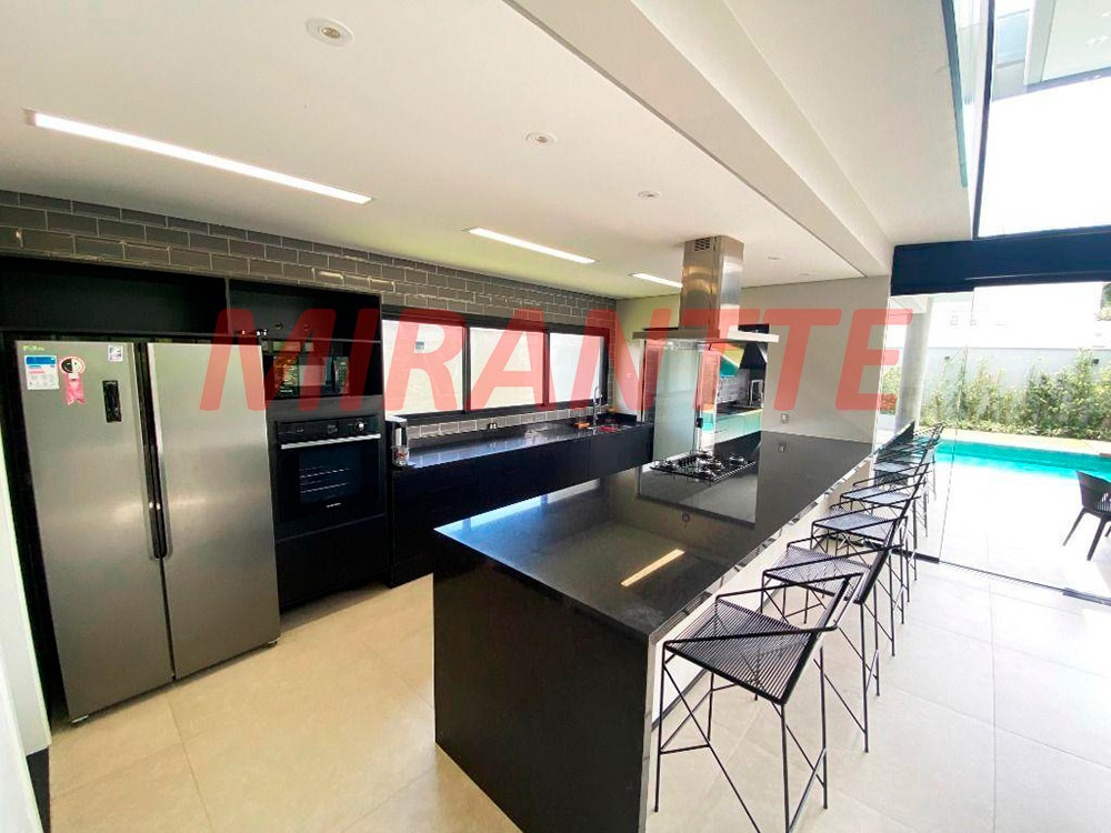 Cond. fechado de 398m² com 5 quartos em Jardim Acapulco