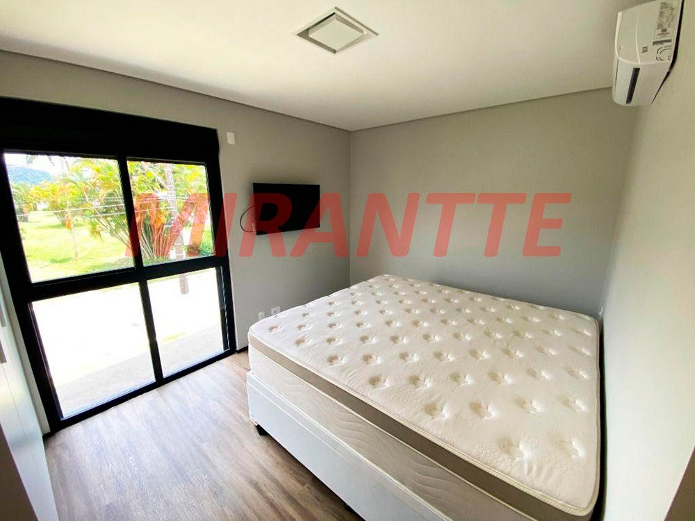 Cond. fechado de 398m² com 5 quartos em Jardim Acapulco