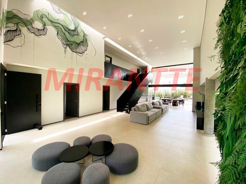 Cond. fechado de 398m² com 5 quartos em Jardim Acapulco