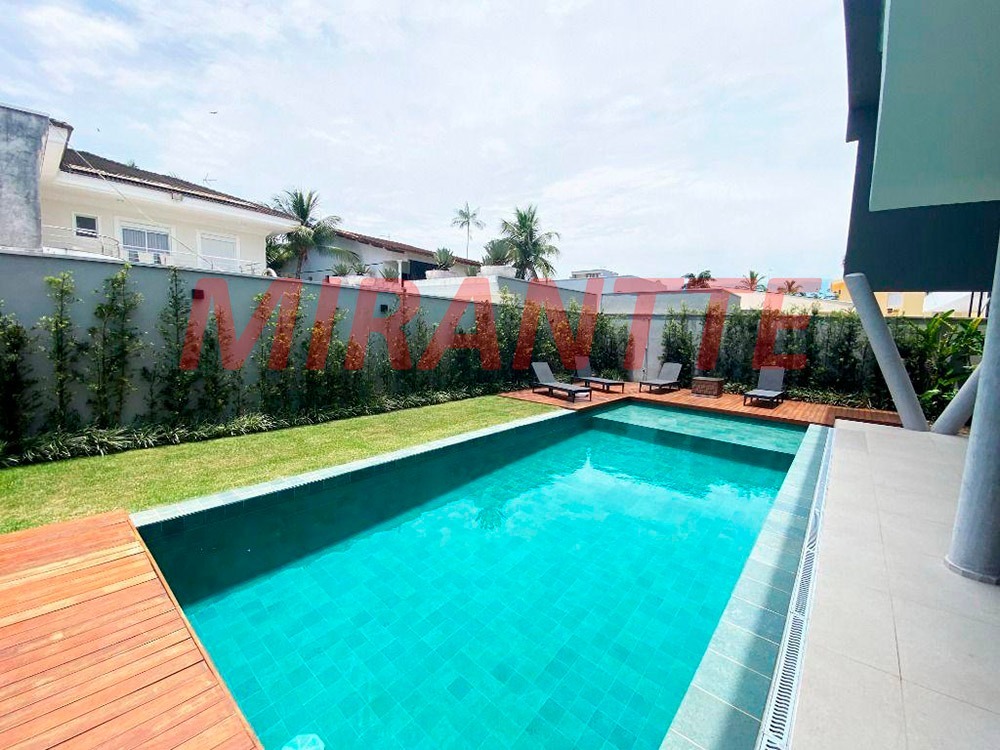 Cond. fechado de 398m² com 5 quartos em Jardim Acapulco