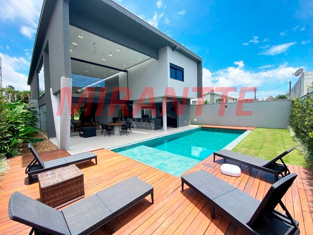 Cond. fechado de 398m² com 5 quartos em Jardim Acapulco