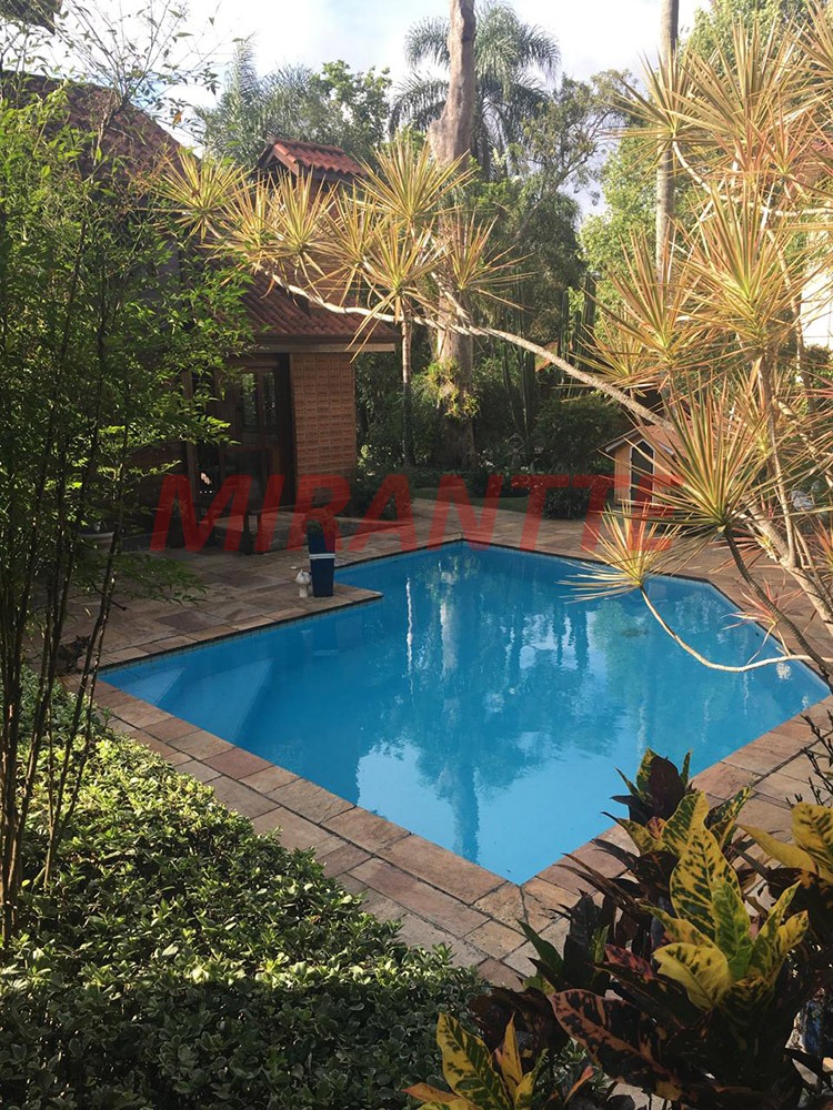 Cond. fechado de 220m² com 3 quartos em Serra da Cantareira
