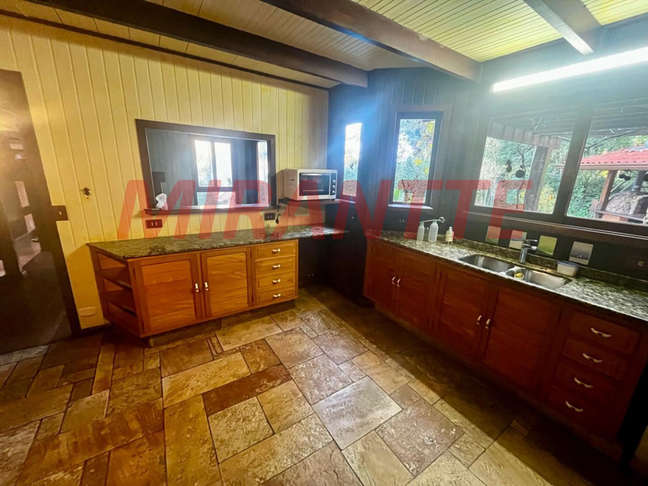 Cond. fechado de 220m² com 3 quartos em Serra da Cantareira