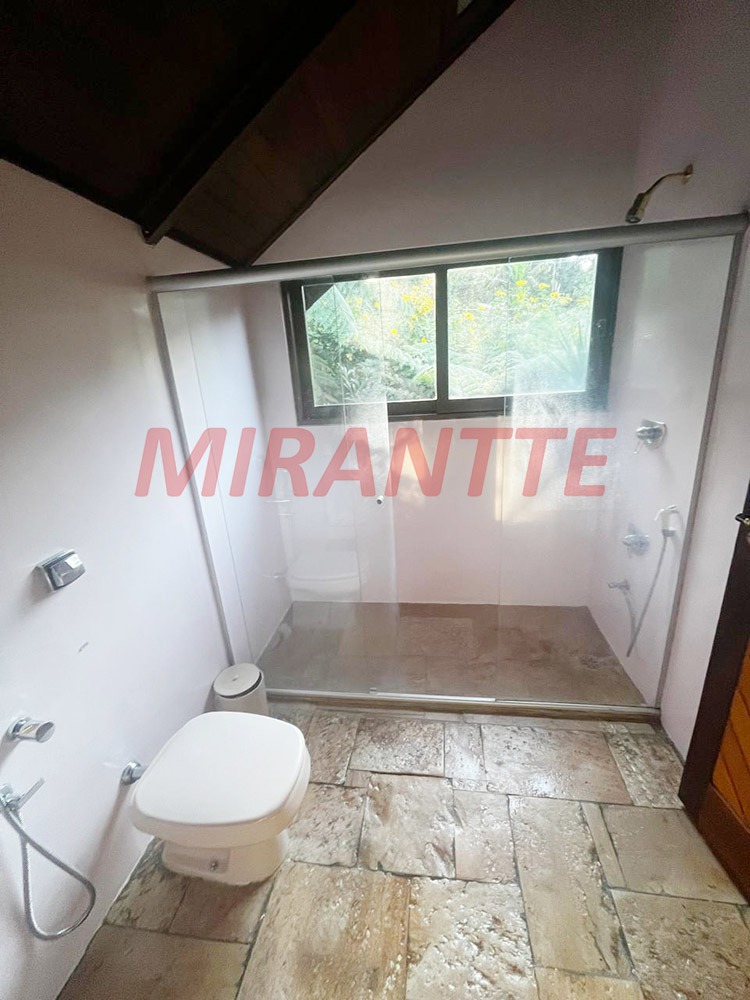Cond. fechado de 220m² com 3 quartos em Serra da Cantareira