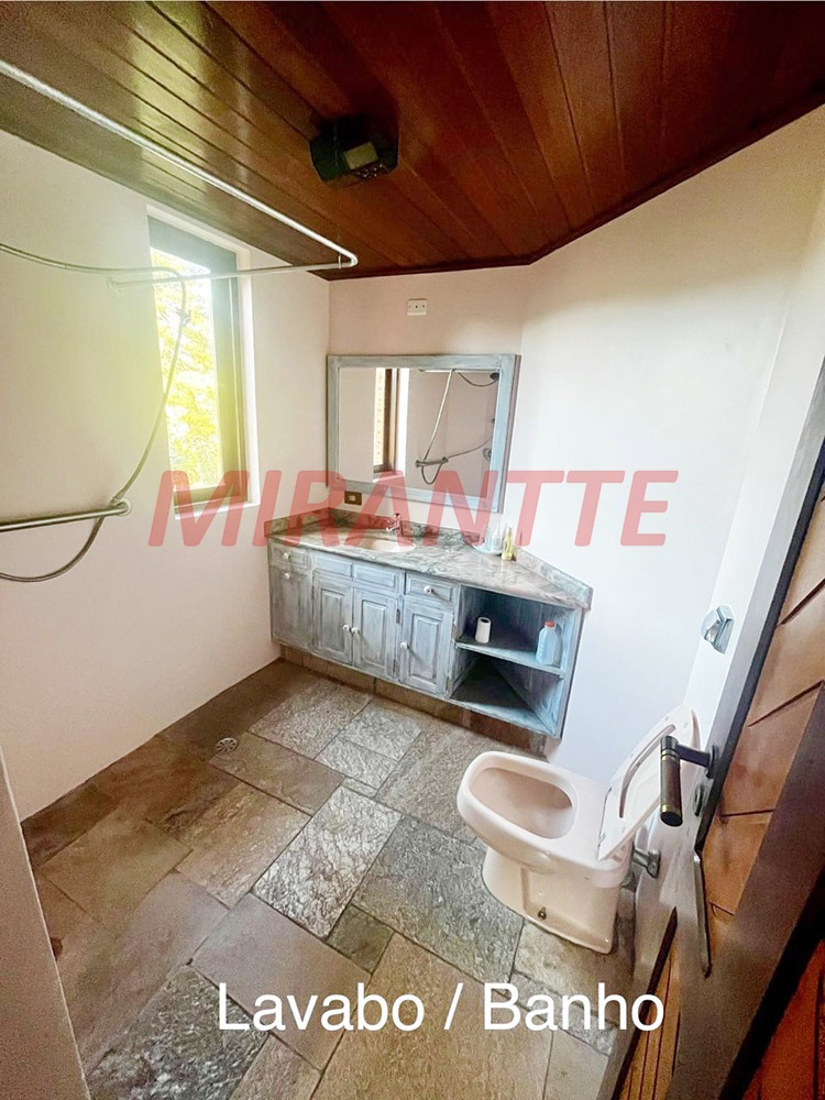 Cond. fechado de 220m² com 3 quartos em Serra da Cantareira