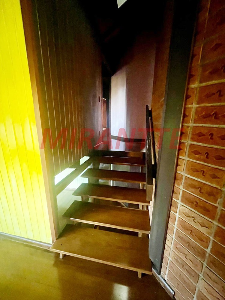 Cond. fechado de 220m² com 3 quartos em Serra da Cantareira
