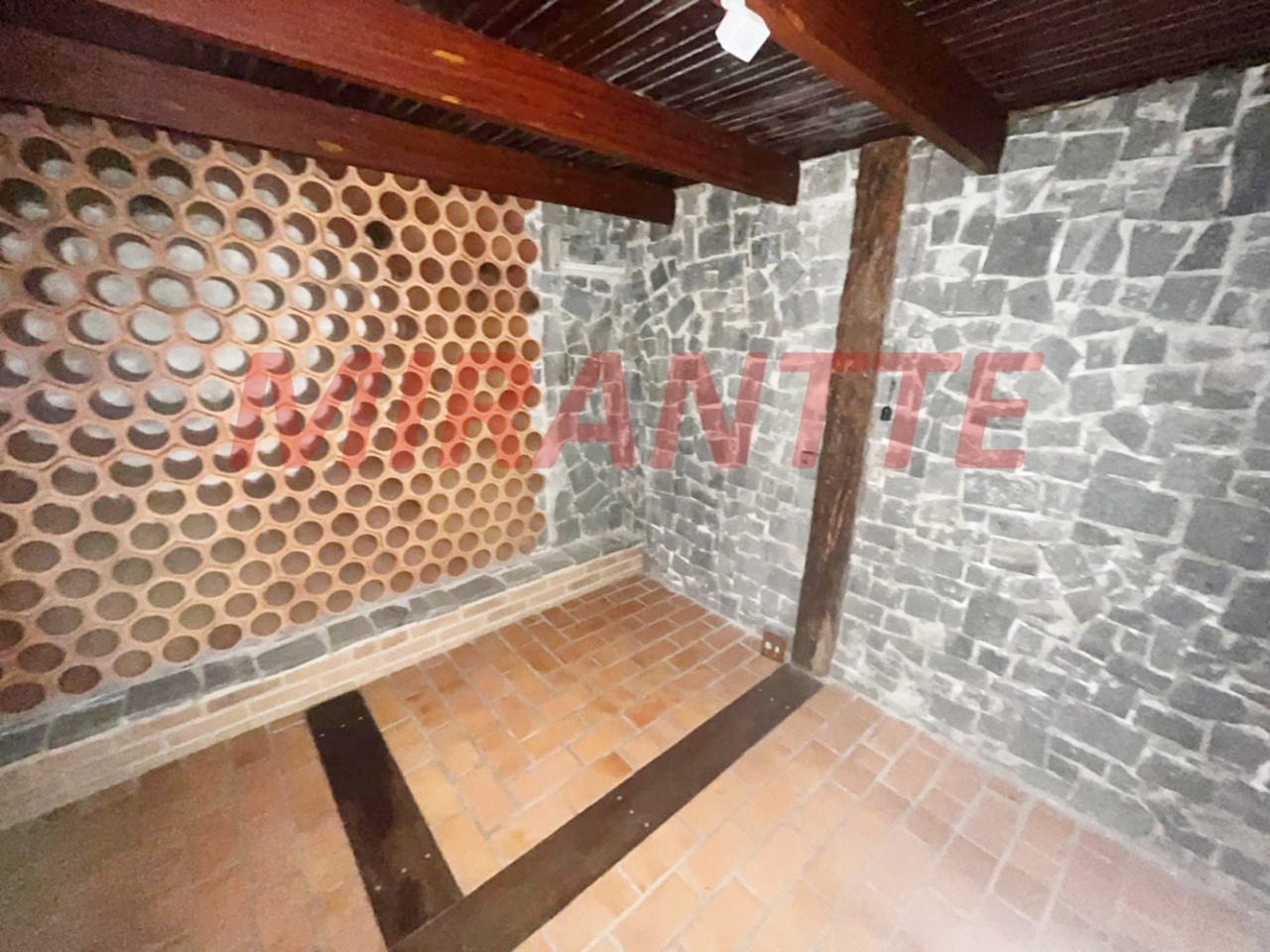 Cond. fechado de 220m² com 3 quartos em Serra da Cantareira