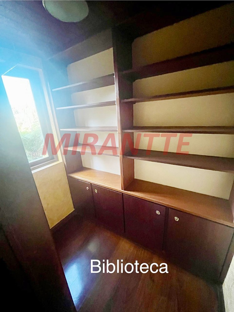 Cond. fechado de 220m² com 3 quartos em Serra da Cantareira