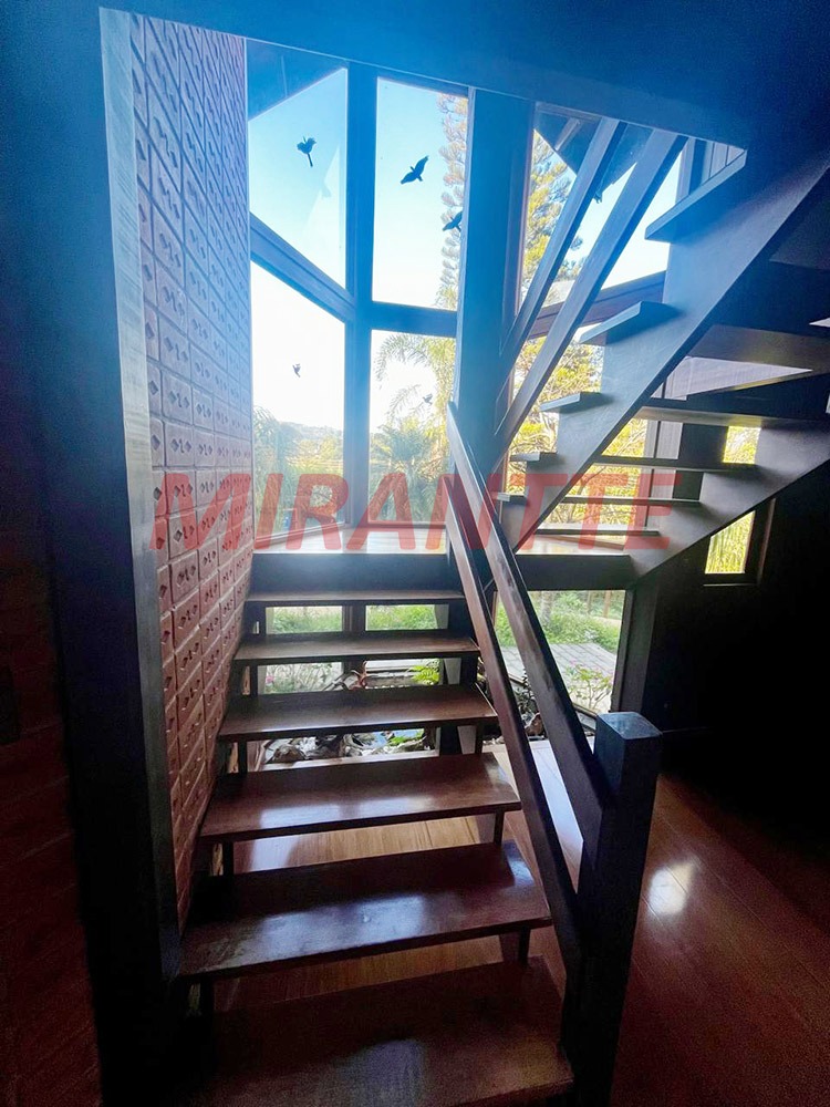 Cond. fechado de 220m² com 3 quartos em Serra da Cantareira