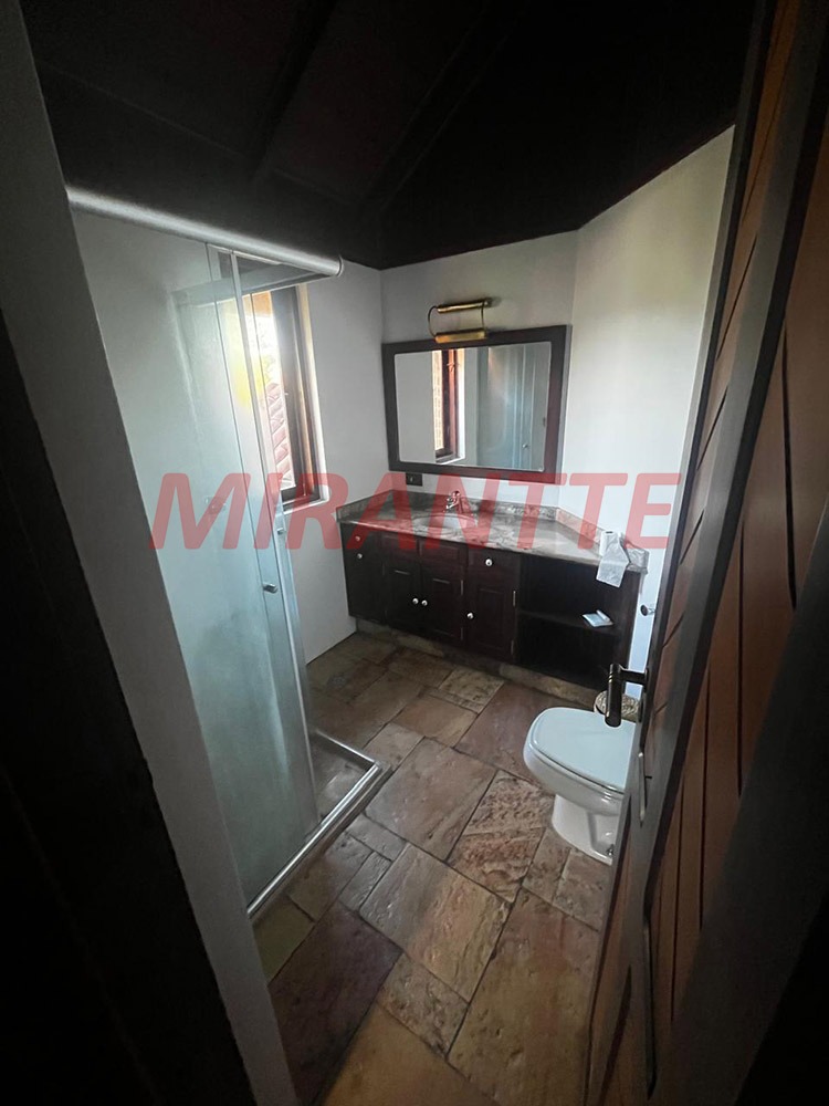 Cond. fechado de 220m² com 3 quartos em Serra da Cantareira
