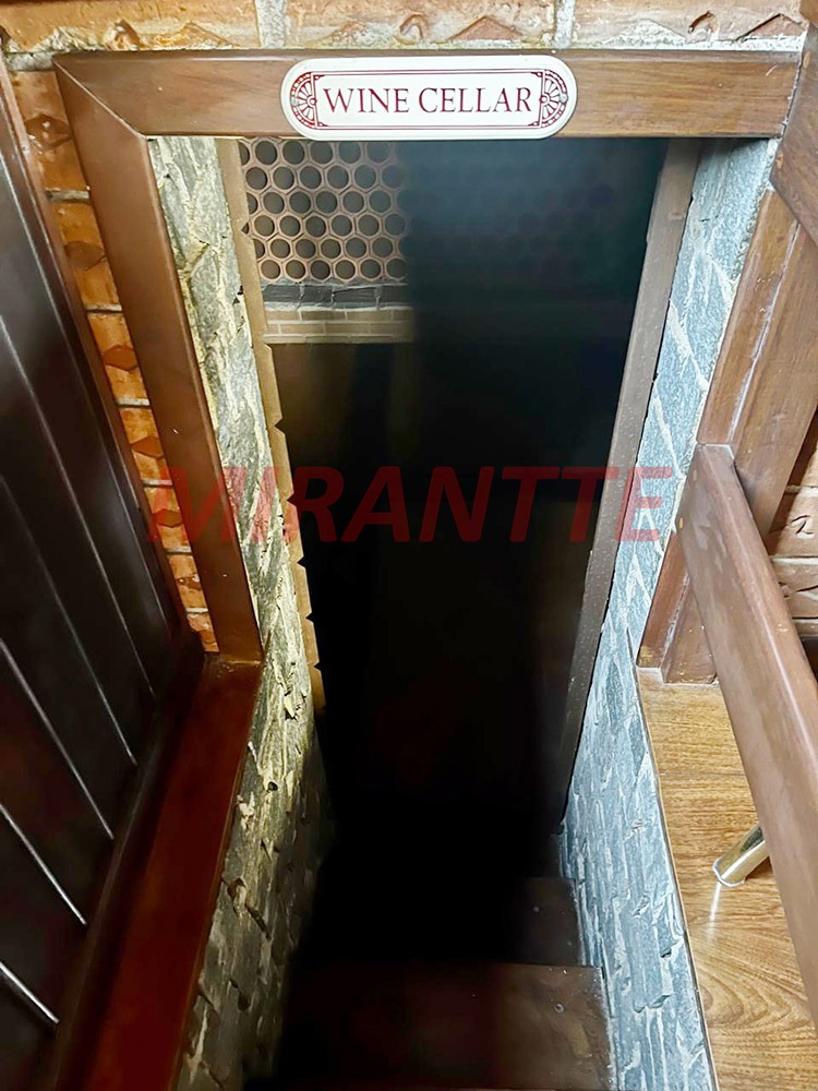 Cond. fechado de 220m² com 3 quartos em Serra da Cantareira