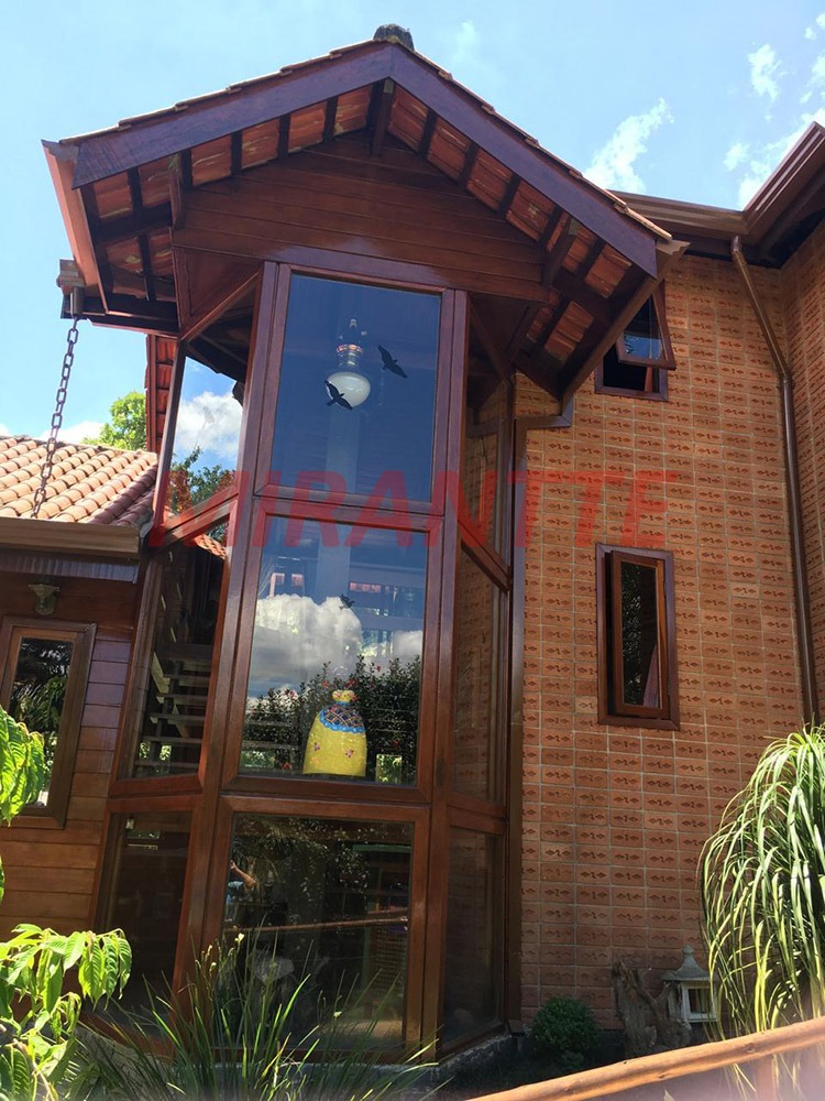 Cond. fechado de 220m² com 3 quartos em Serra da Cantareira