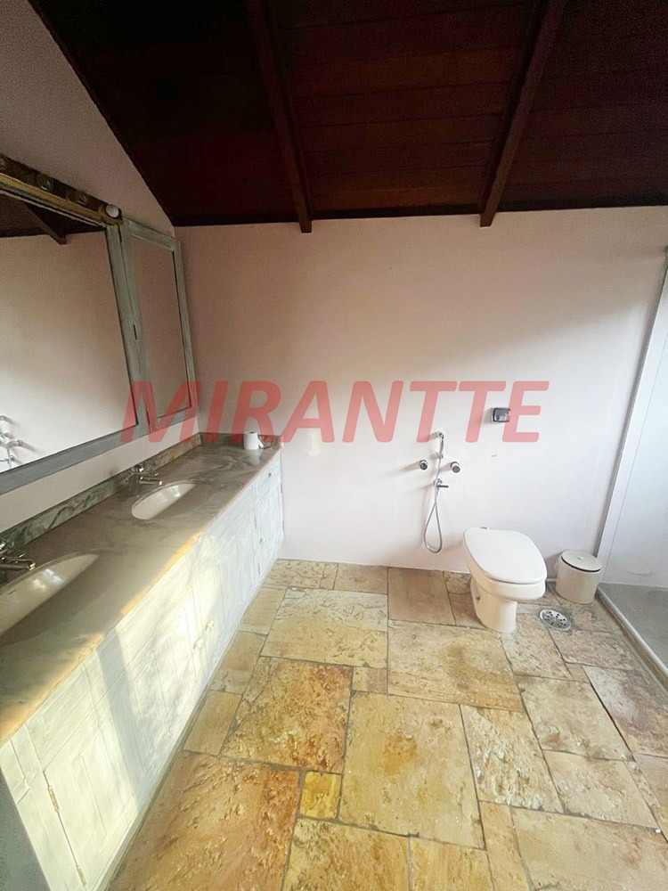 Cond. fechado de 220m² com 3 quartos em Serra da Cantareira