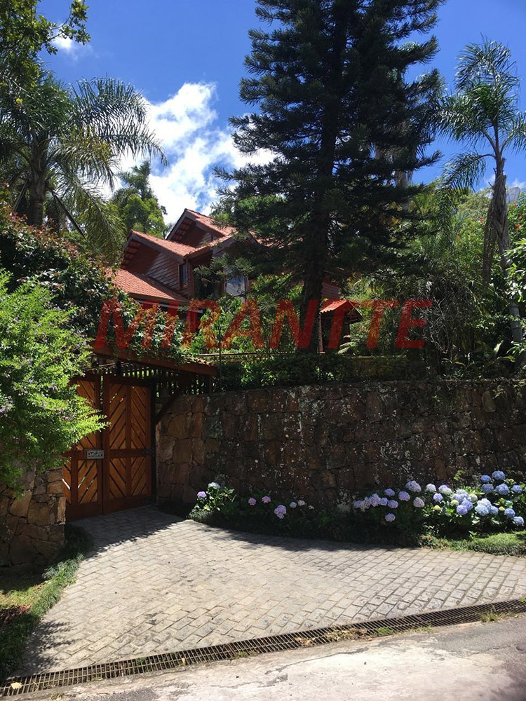 Cond. fechado de 220m² com 3 quartos em Serra da Cantareira