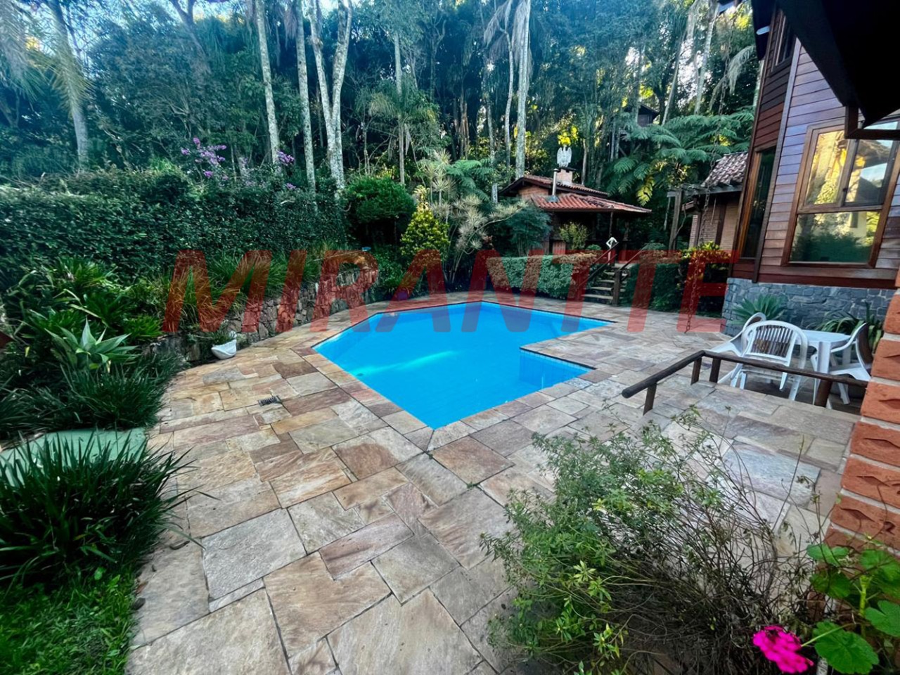 Cond. fechado de 220m² com 3 quartos em Serra da Cantareira