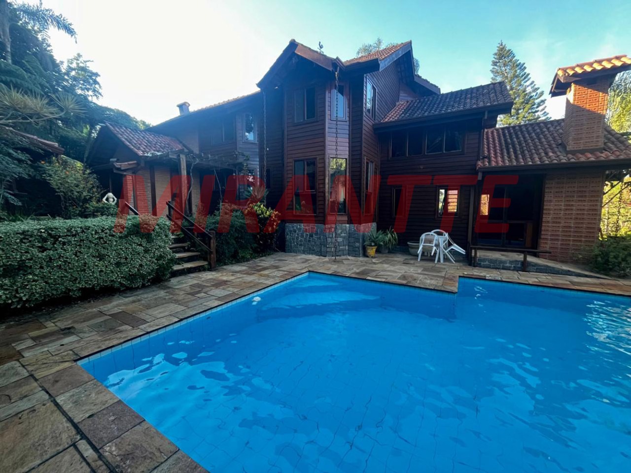Cond. fechado de 220m² com 3 quartos em Serra da Cantareira