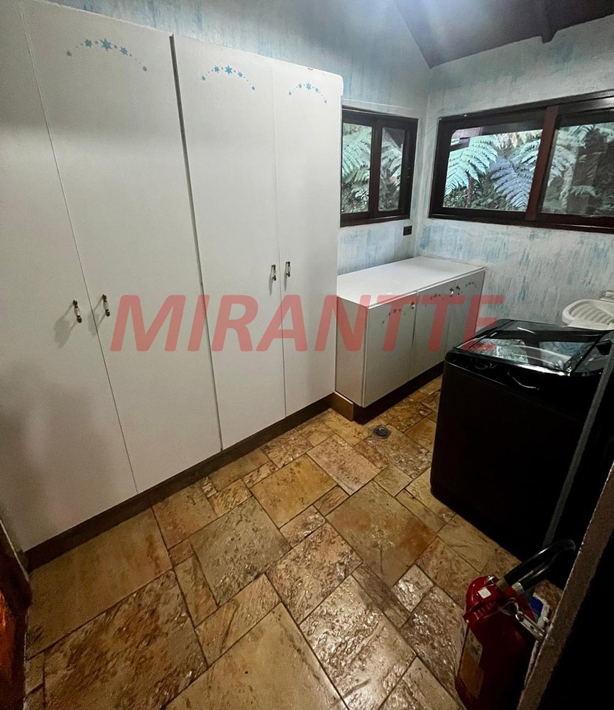 Cond. fechado de 220m² com 3 quartos em Serra da Cantareira