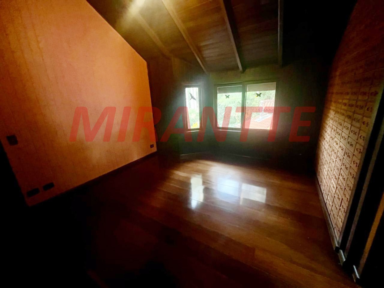 Cond. fechado de 220m² com 3 quartos em Serra da Cantareira
