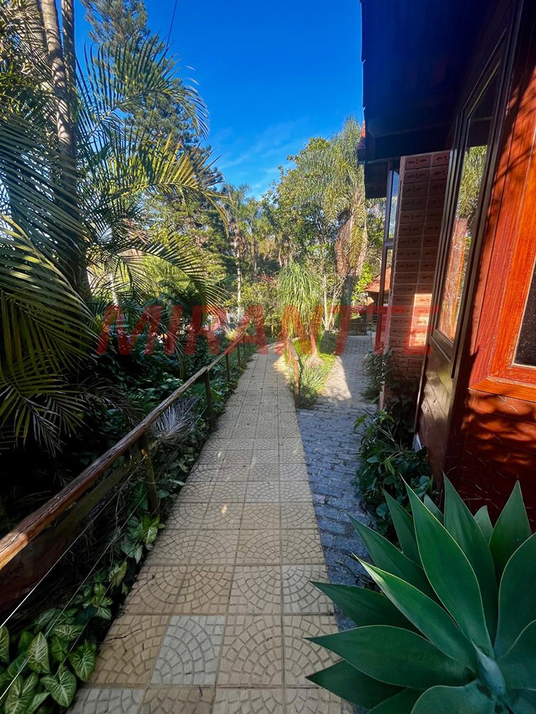 Cond. fechado de 220m² com 3 quartos em Serra da Cantareira