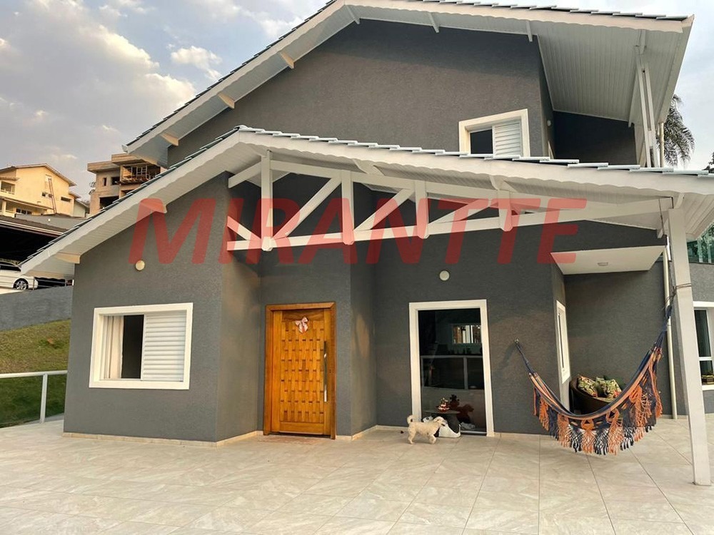 Cond. fechado de 580m² com 4 quartos em Serra da Cantareira