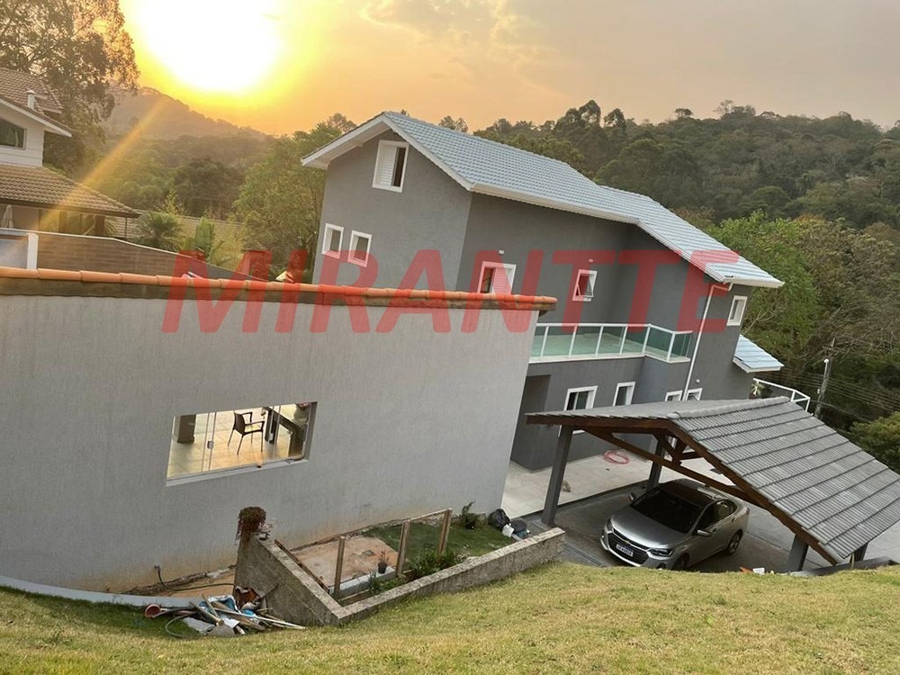 Cond. fechado de 580m² com 4 quartos em Serra da Cantareira