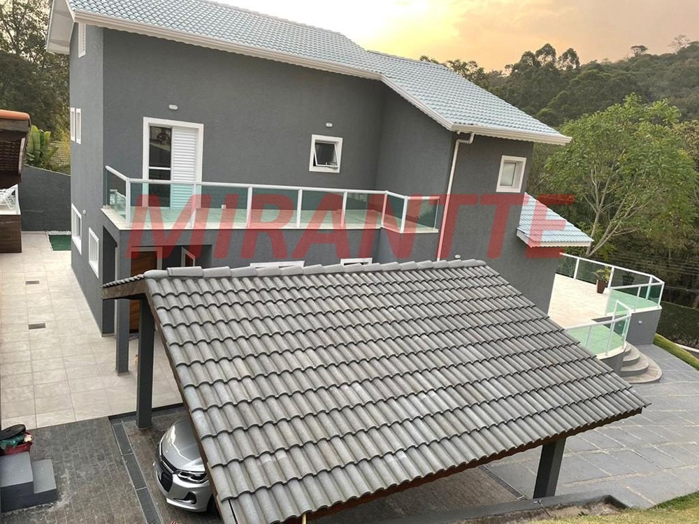 Cond. fechado de 580m² com 4 quartos em Serra da Cantareira