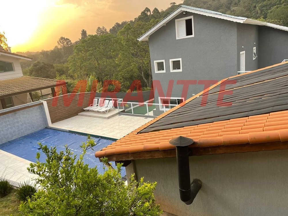 Cond. fechado de 580m² com 4 quartos em Serra da Cantareira