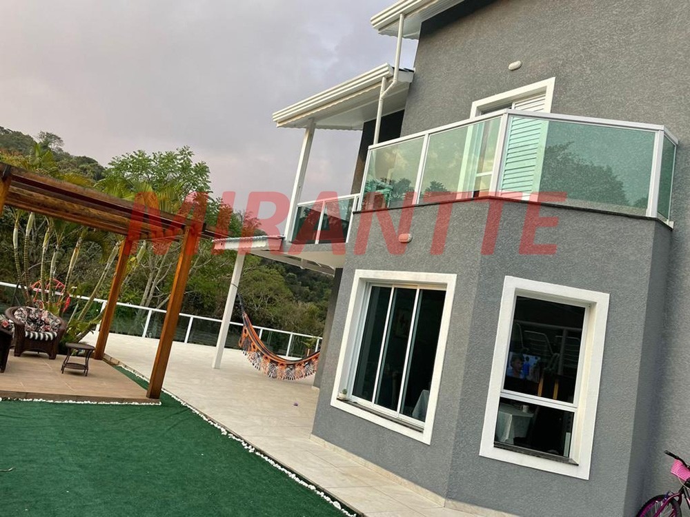 Cond. fechado de 580m² com 4 quartos em Serra da Cantareira