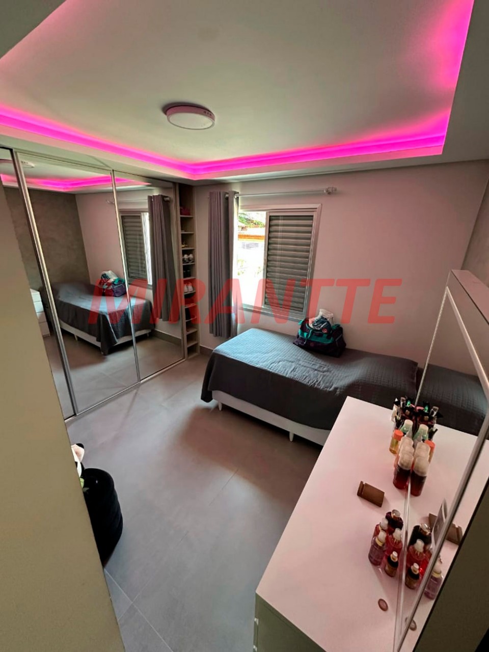Cond. fechado de 115.98m² com 3 quartos em Parque Itaguaçu