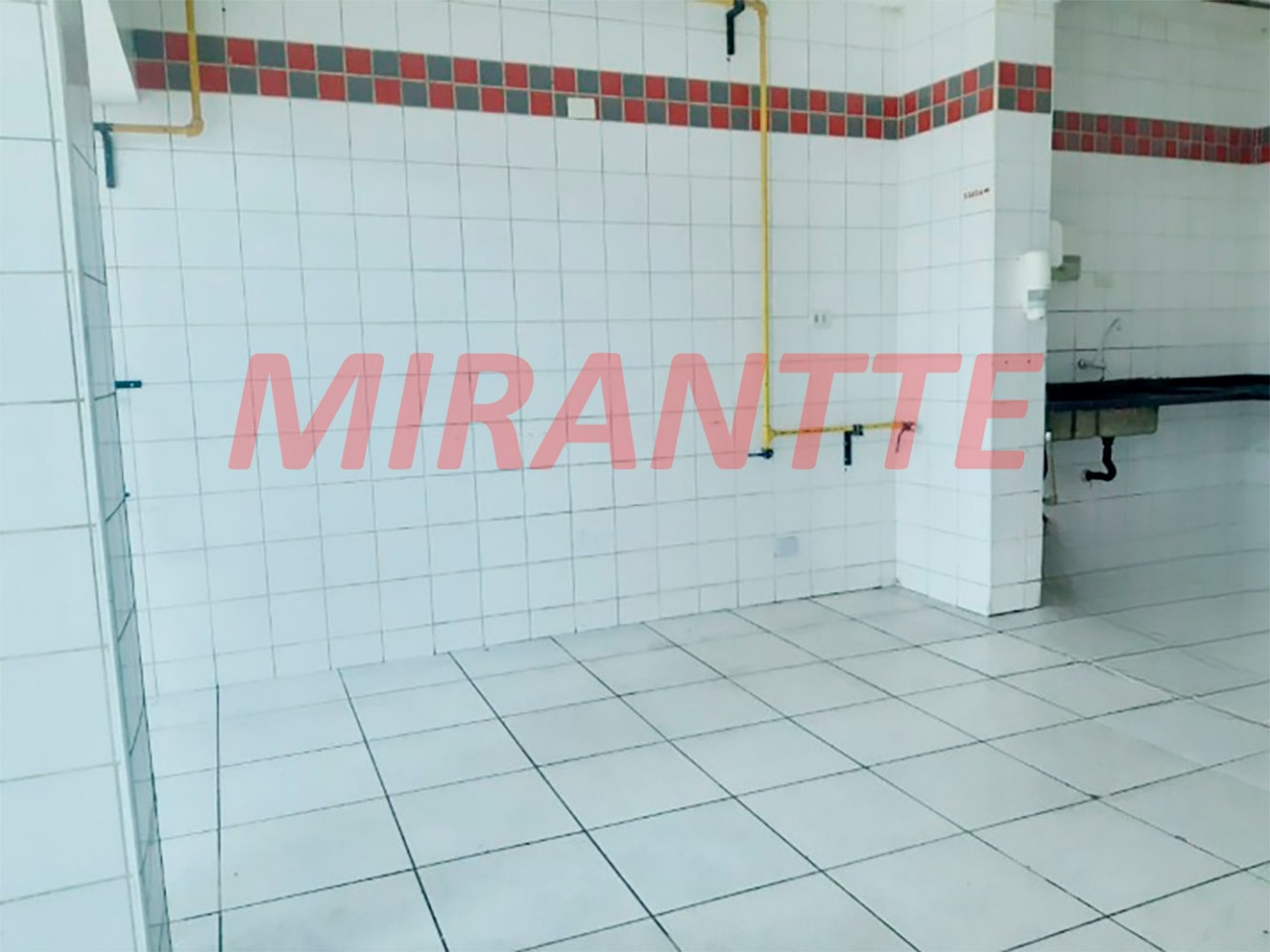 Comercial de 129m² em Água Fria