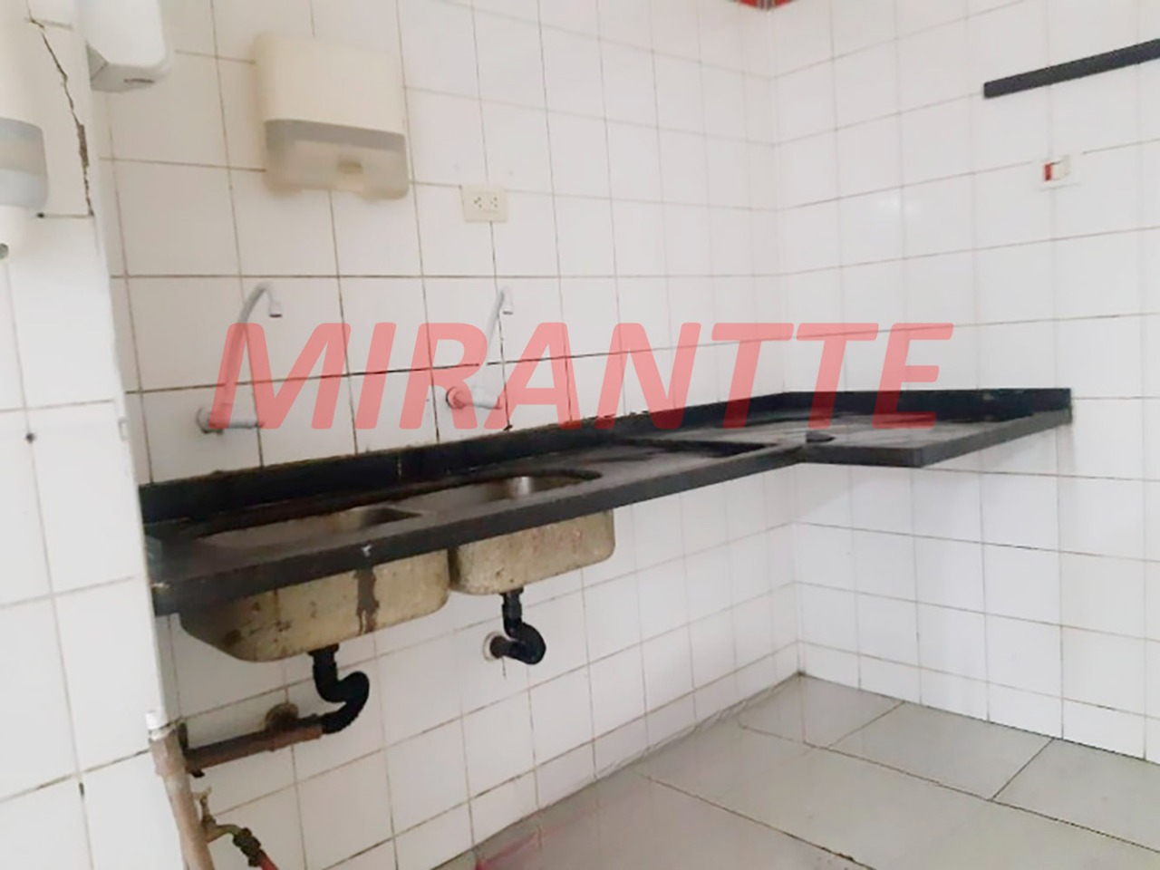 Comercial de 129m² em Água Fria
