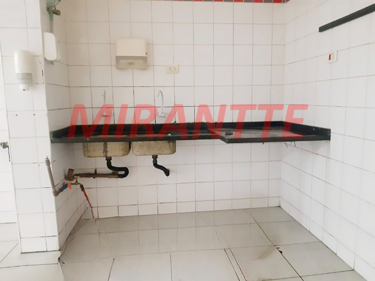 Comercial de 129m² em Água Fria