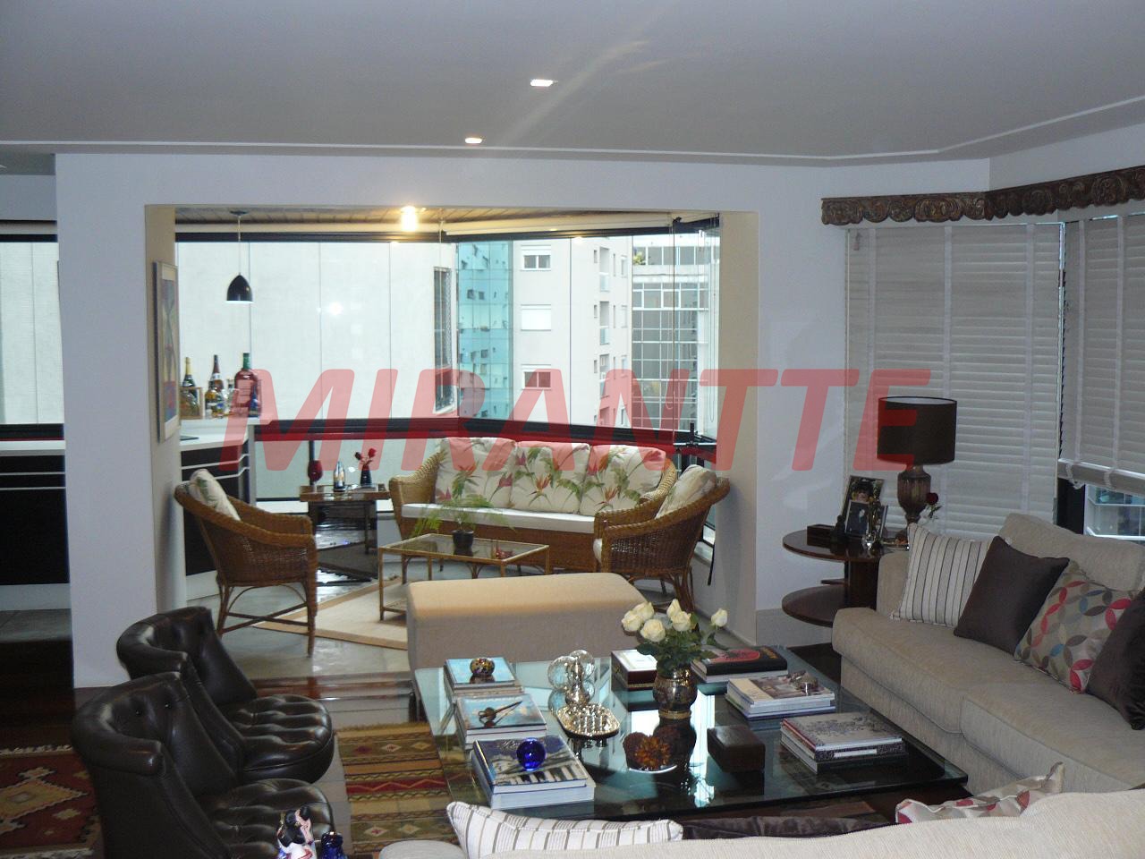 Apartamento de 182m² com 30 quartos em Itaim Bibi