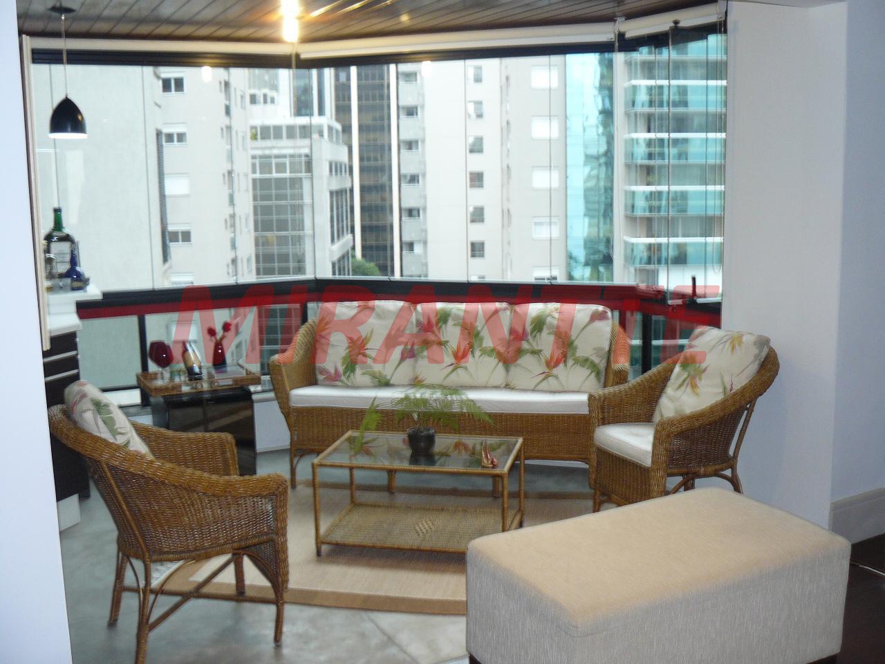 Apartamento de 182m² com 30 quartos em Itaim Bibi