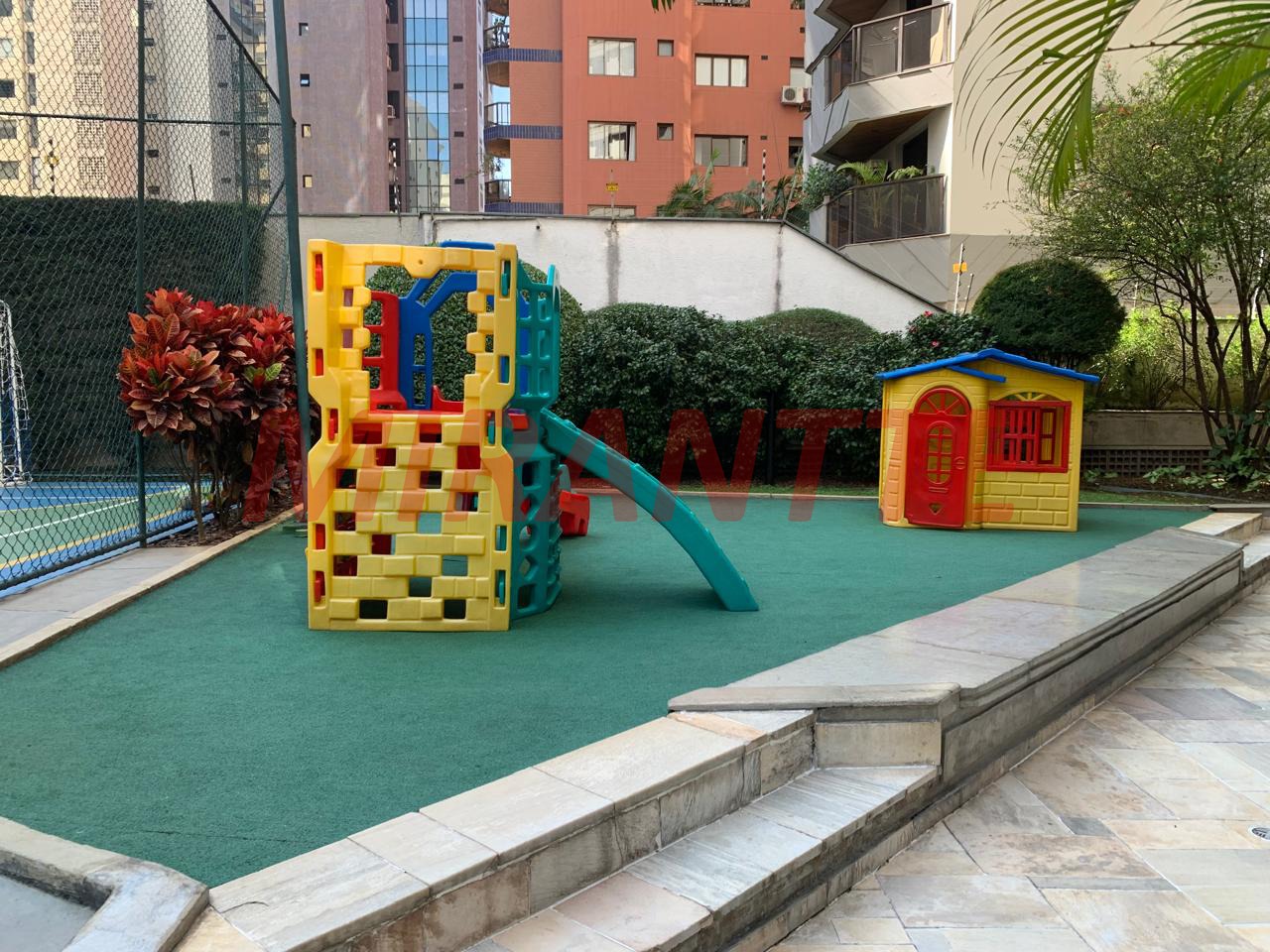 Apartamento de 182m² com 30 quartos em Itaim Bibi